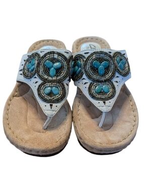 Clarks Artisan White Leather Thong Sandals Turquoise Beaded size 5M Boho Western